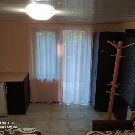 Small Guest House Lazurne Bagian luar foto