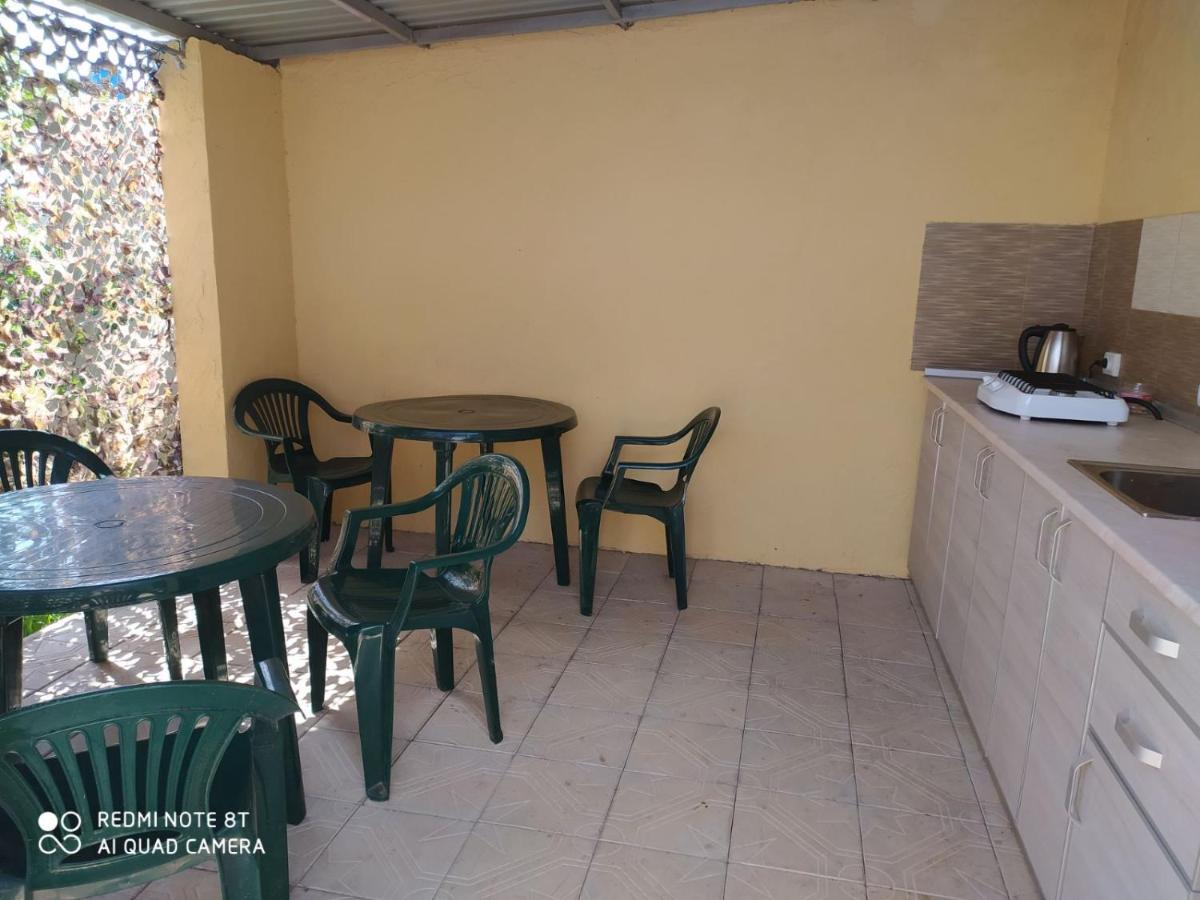 Small Guest House Lazurne Bagian luar foto