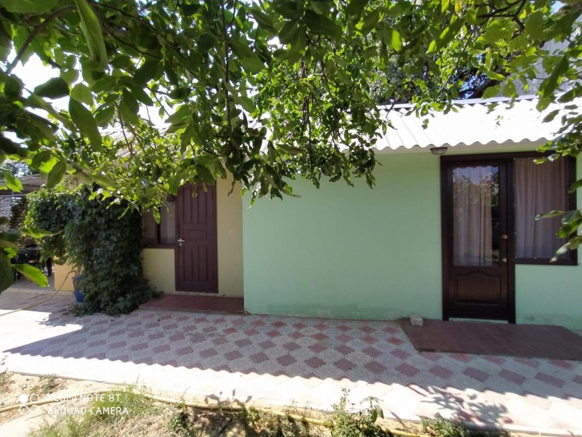 Small Guest House Lazurne Bagian luar foto