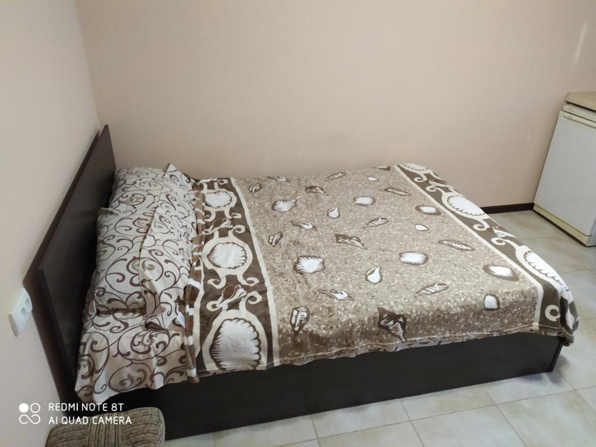 Small Guest House Lazurne Bagian luar foto