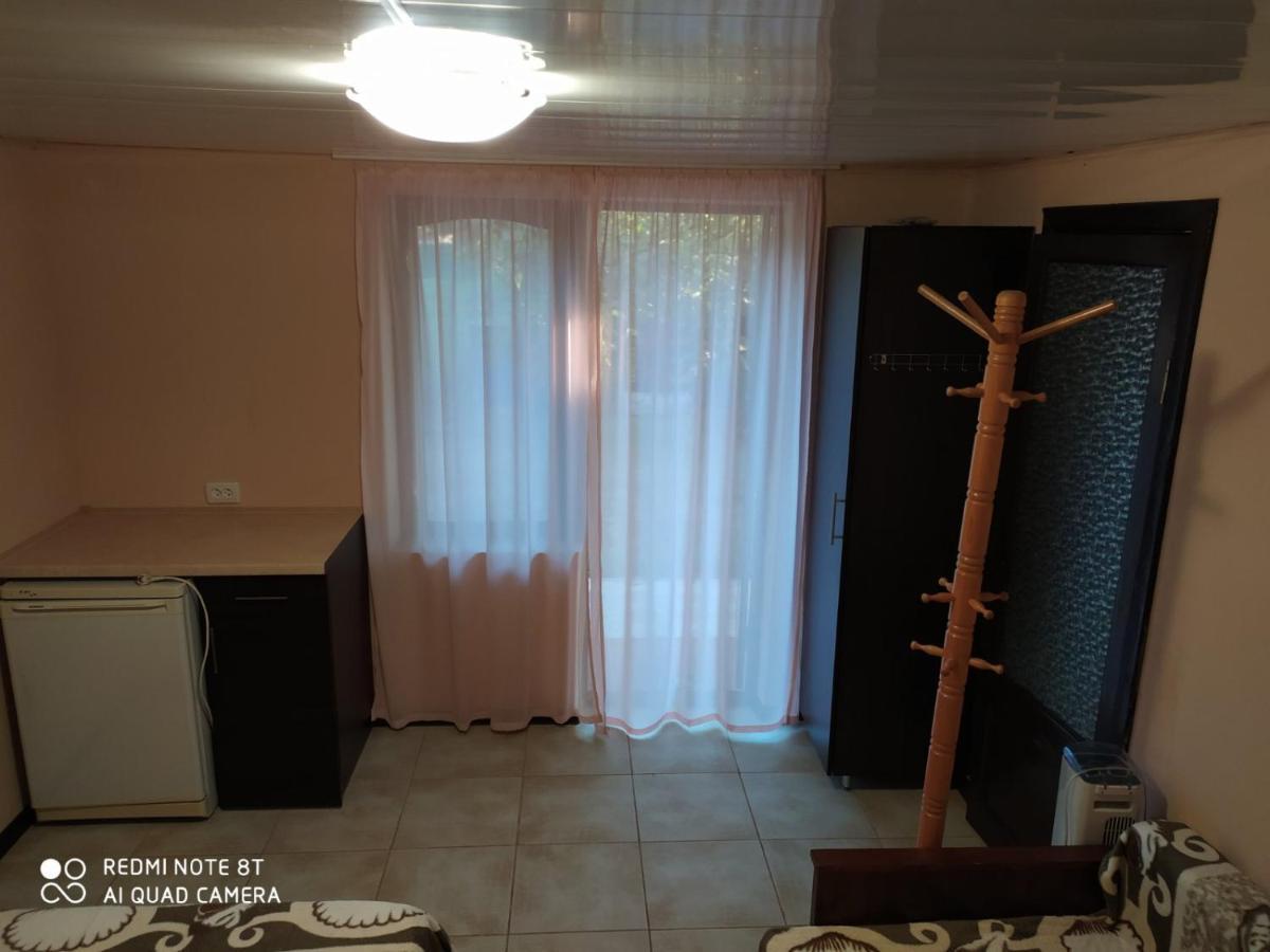 Small Guest House Lazurne Bagian luar foto