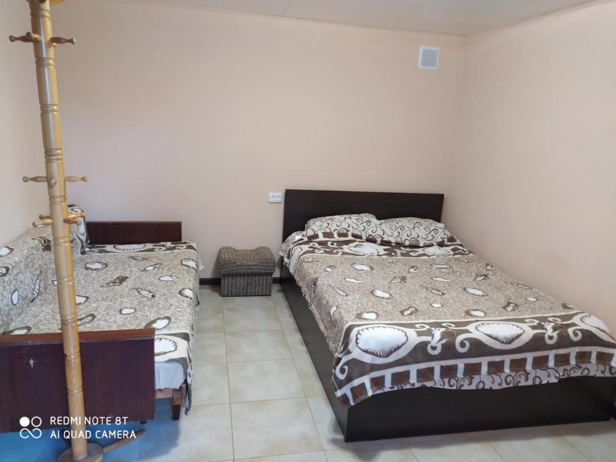 Small Guest House Lazurne Bagian luar foto