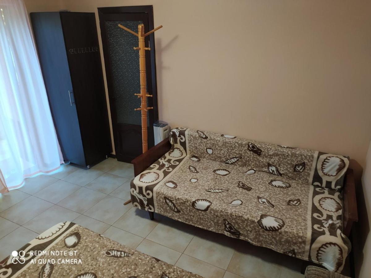 Small Guest House Lazurne Bagian luar foto