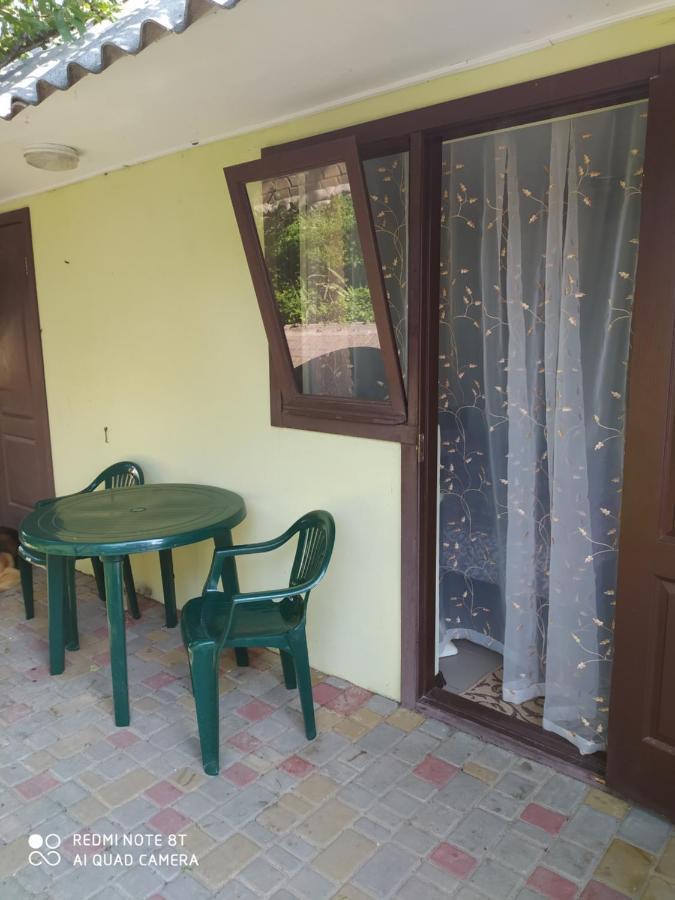 Small Guest House Lazurne Ruang foto