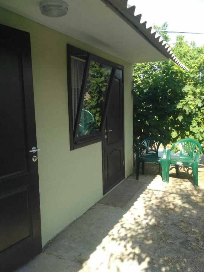 Small Guest House Lazurne Bagian luar foto